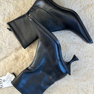 Chic chic chic kitten heel square toe unworn new with tag leather boots size 39